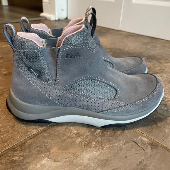 L.L.Bean Waterproof/Insulated - Picture 4 of 9